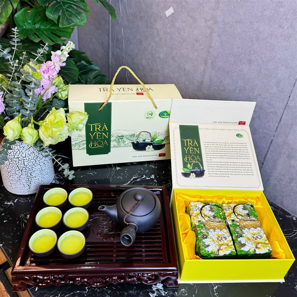 Bộ quà tặng trà Yên Hòa cùng bộ ấm chén